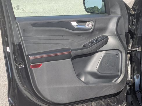 Used 2025 Ford Escape ST-Line FWD image 11