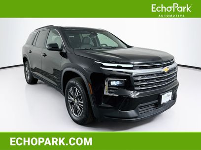 Used 2025 Chevrolet Traverse LT