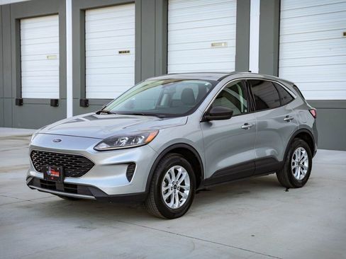 Used 2022 Ford Escape SE w/ Cold Weather Package image 4