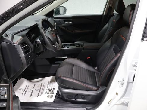 Used 2025 Nissan Rogue SV AWD/4WD image 9