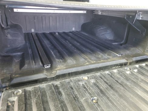 Used 2017 Nissan Frontier SV w/ SV Value Truck Package AWD/4WD image 17
