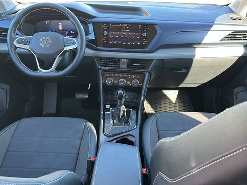 Used 2024 Volkswagen Taos SE w/ MDO Package image 20