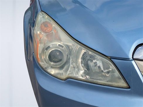 Used 2011 Subaru Outback 2.5i Premium image 9