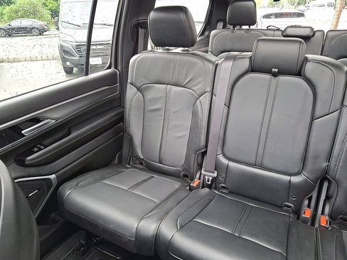 Used 2023 Jeep Wagoneer Series II AWD/4WD image 12