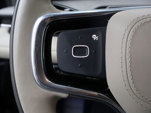 Used 2024 Lincoln Nautilus Premier image 16