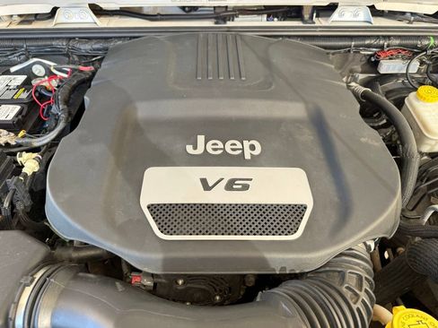 Used 2014 Jeep Wrangler Sport w/ Quick Order Package 24S AWD/4WD image 39
