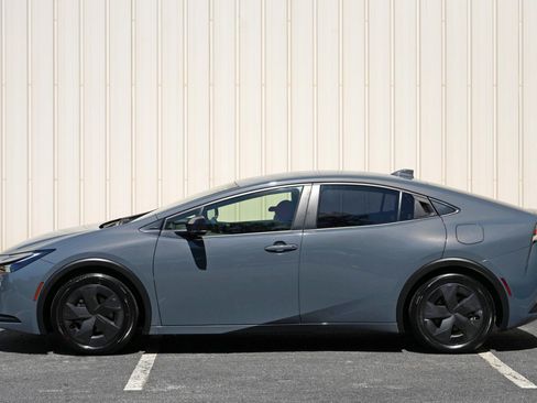 Used 2024 Toyota Prius LE FWD image 45