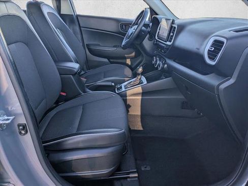 Used 2022 Hyundai Venue Limited FWD image 20
