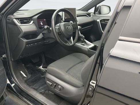 Used 2023 Toyota RAV4 SE w/ Weather & Moonroof Package AWD/4WD image 10