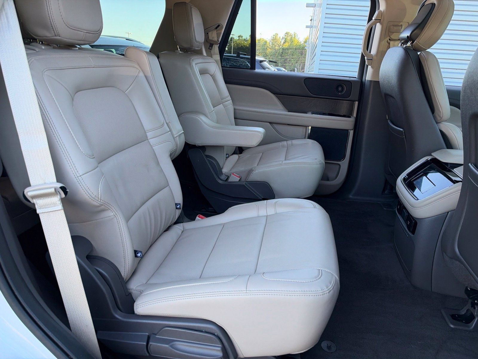 Used 2024 Lincoln Navigator Premiere AWD/4WD image 39
