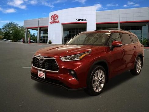 Used 2022 Toyota Highlander Limited FWD image 6