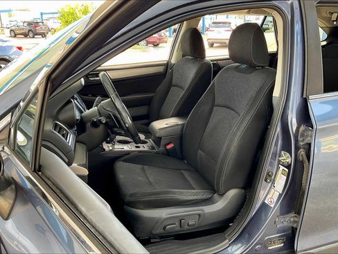 Used 2017 Subaru Outback 2.5i Premium image 7