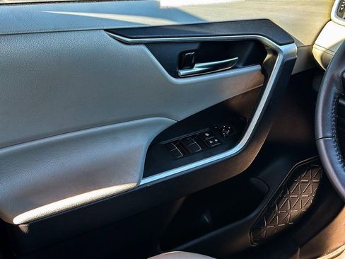 Used 2020 Toyota RAV4 XLE Premium image 24