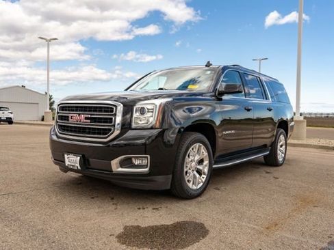 Used 2017 GMC Yukon XL SLE w/ SLE Value Package AWD/4WD image 3