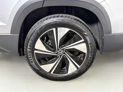 Used 2023 Volkswagen Taos SE w/ Panoramic Sunroof Package AWD/4WD image 27