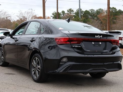 Used 2023 Kia Forte LXS w/ LXS Technology Package image 3