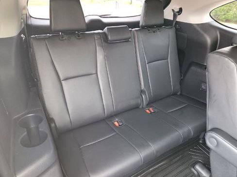 Used 2024 Toyota Highlander XLE FWD image 14
