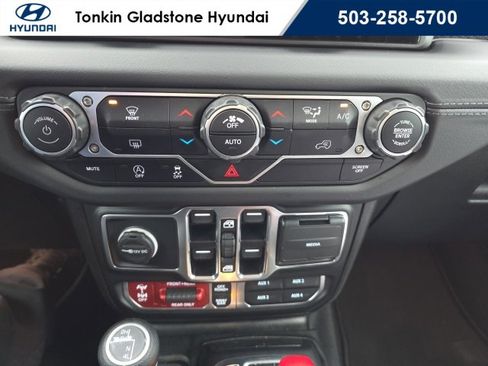 Used 2025 Jeep Wrangler Rubicon image 17