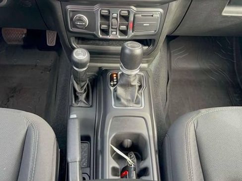 Used 2022 Jeep Wrangler Unlimited Sport AWD/4WD image 25