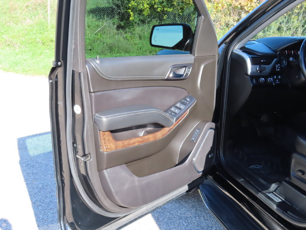 Used 2020 Chevrolet Suburban LT AWD/4WD image 32