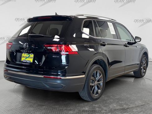 Used 2023 Volkswagen Tiguan SE AWD/4WD image 4