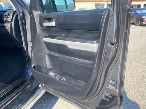 Used 2019 Toyota Tundra SR5 w/ SR5 Convenience Package image 10