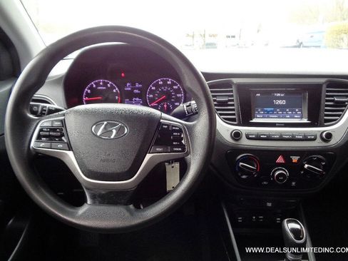 Used 2021 Hyundai Accent SE image 9