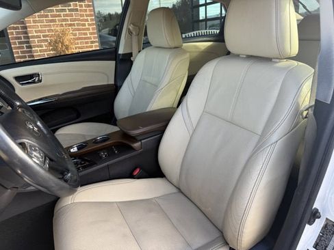 Used 2018 Toyota Avalon Limited image 15