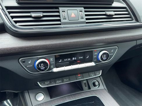 Used 2022 Audi Q5 2.0T Premium w/ Convenience Package image 31