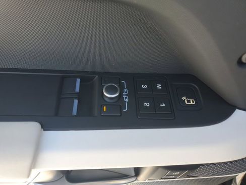 Used 2023 Land Rover Defender 90 X-Dynamic SE image 19