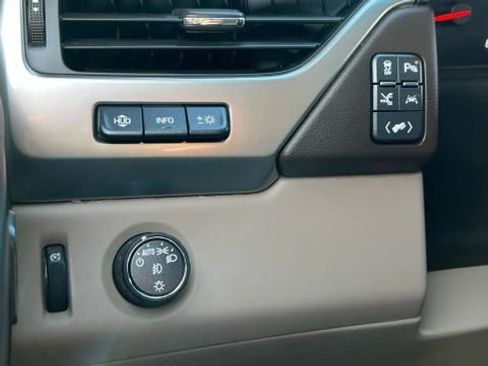 Used 2017 Chevrolet Suburban Premier image 41