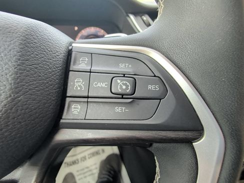Used 2023 Jeep Grand Cherokee Limited AWD/4WD image 18