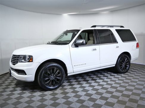 Used 2015 Lincoln Navigator 4WD image 5