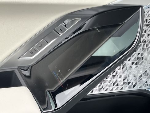 New 2026 BMW 740i image 21