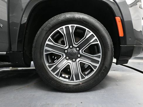 Used 2024 Jeep Wagoneer Series II w/ Flexible Seating Group AWD/4WD image 15