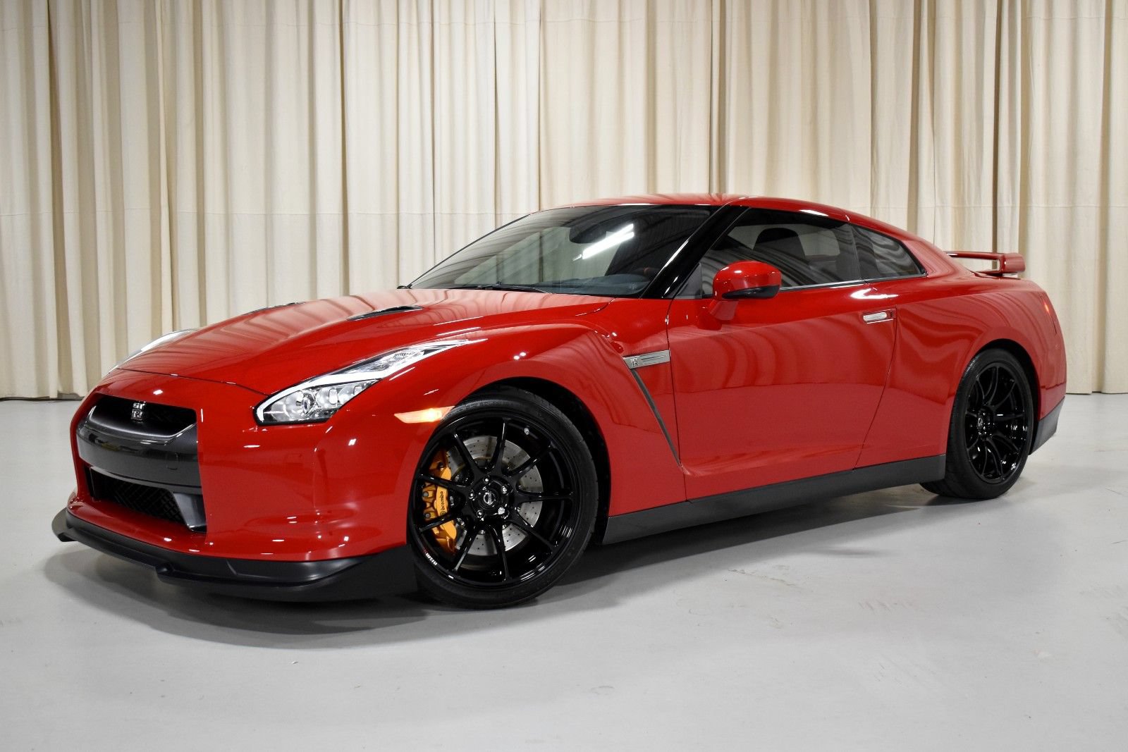 Used 2009 Nissan GT-R Premium AWD/4WD image 1