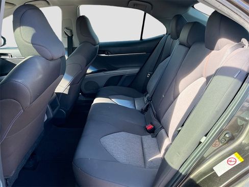 Used 2018 Toyota Camry LE image 22