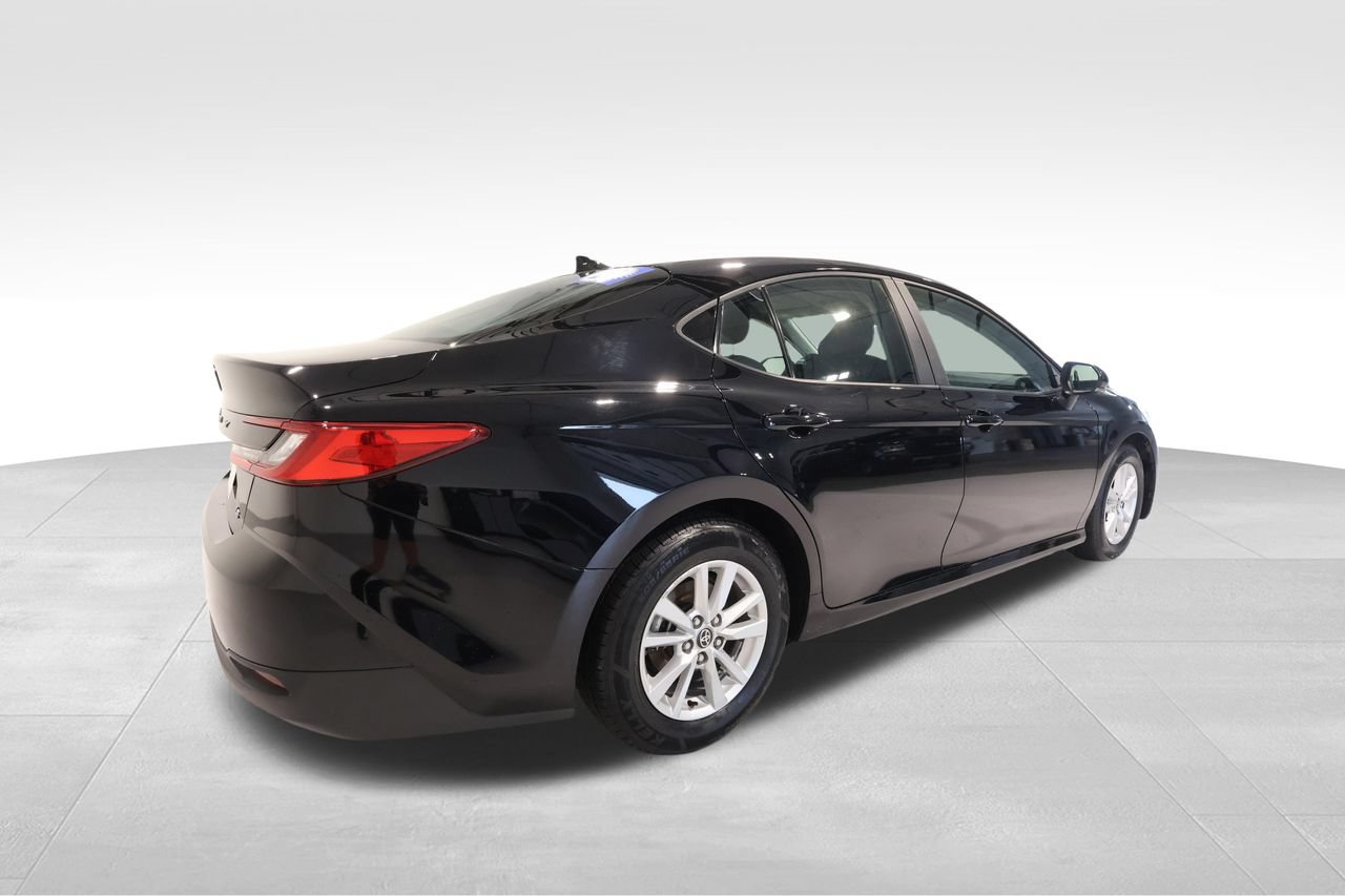 Used 2025 Toyota Camry LE FWD image 4