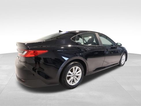 Used 2025 Toyota Camry LE FWD image 4
