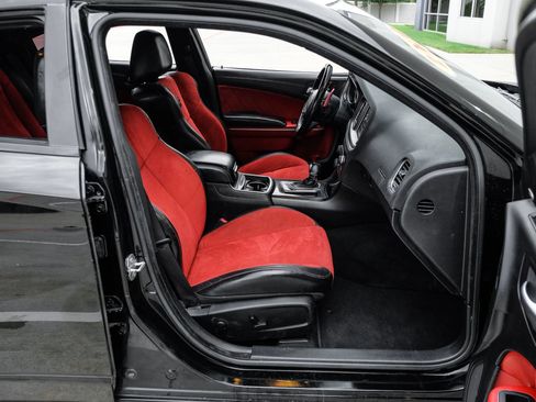 Used 2022 Dodge Charger Scat Pack w/ Dynamics Package RWD image 35