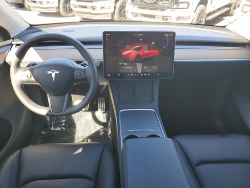 Used 2024 Tesla Model Y Performance image 17