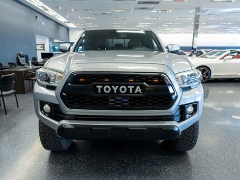 Used 2019 Toyota Tacoma TRD Off-Road AWD/4WD image 2
