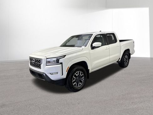 Used 2024 Nissan Frontier SL w/ Technology Package AWD/4WD image 2