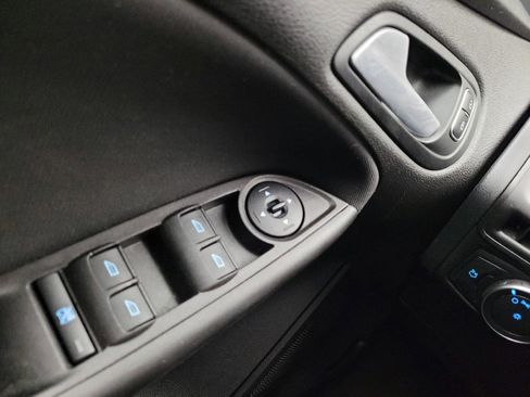 Used 2018 Ford Focus SE FWD image 27