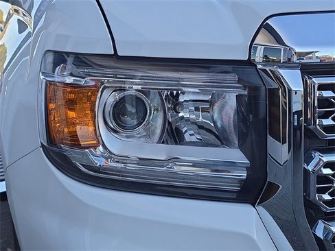 Certified 2021 GMC Canyon Denali image 10