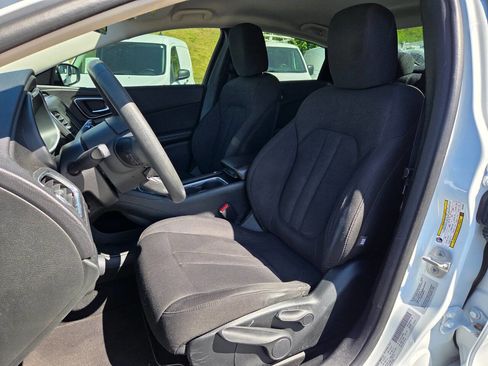 Used 2015 Chrysler 200 Limited FWD image 14