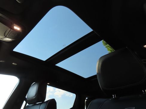 Certified 2025 Chrysler Pacifica Limited FWD image 5