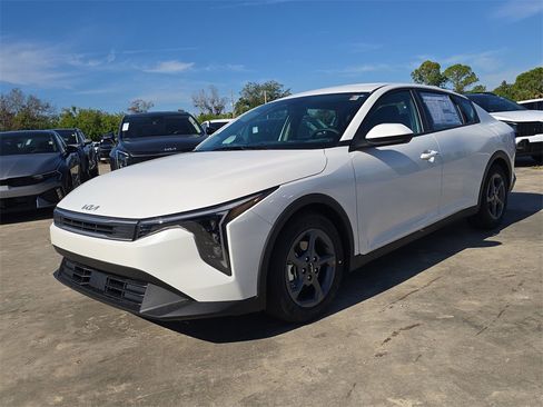 New 2025 Kia K4 LXS image 4