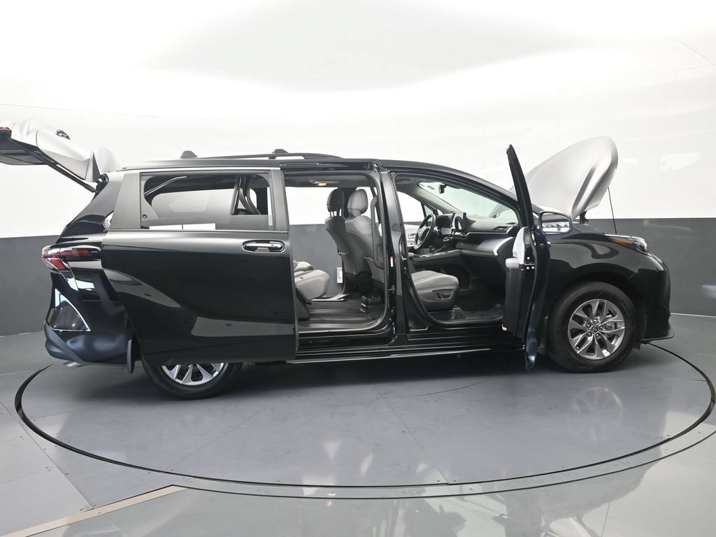 Used 2025 Toyota Sienna XLE w/ XLE Plus Package FWD image 76