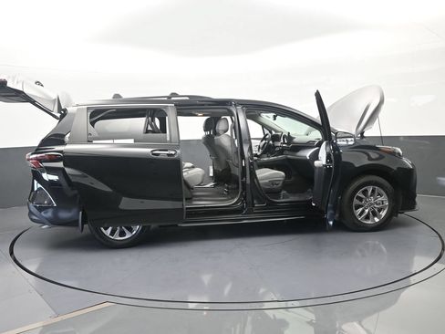 Used 2025 Toyota Sienna XLE w/ XLE Plus Package FWD image 76